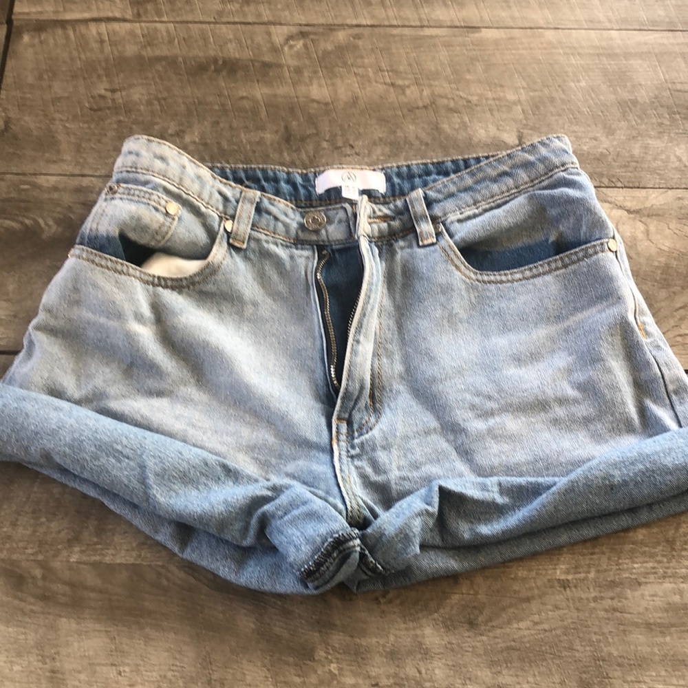 Missguided mom short jeans ! Size 6 USA /38 euro